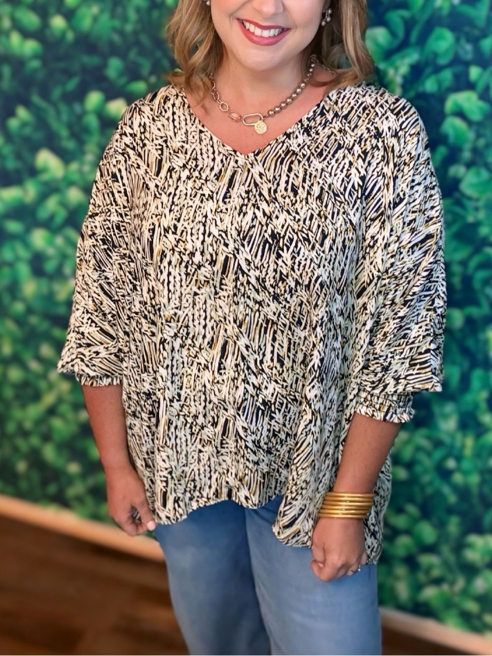 V-Neck Abstract Print Tunic in Black, Sage, and Cream Top 3XL - Picture 2 of 4